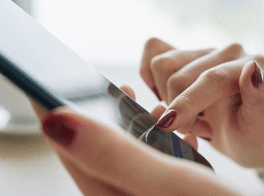 Ganhar Dinheiro no Celular: 5 Melhores Apps Pessoa usando o celular para ganhar dinheiro com aplicativos